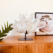 Drusa de Cristal de Quartzo Lemuriano de Alta Pureza na Base Metal 9,050 kg 