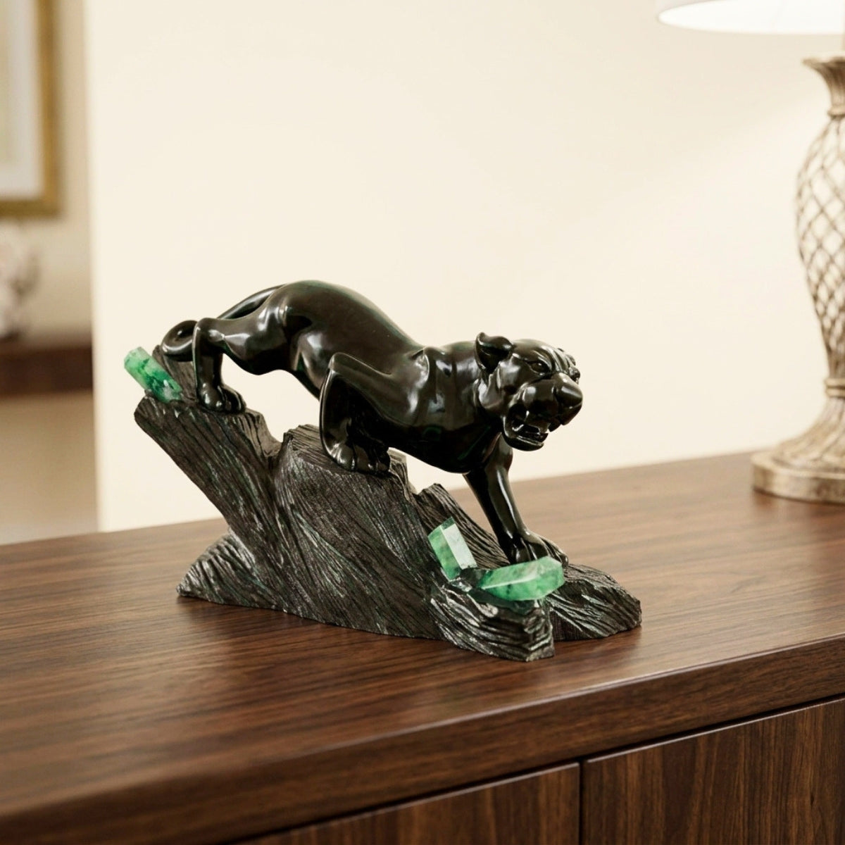 Escultura Pantera Negra em Esmeralda e Xisto de Esmeralda