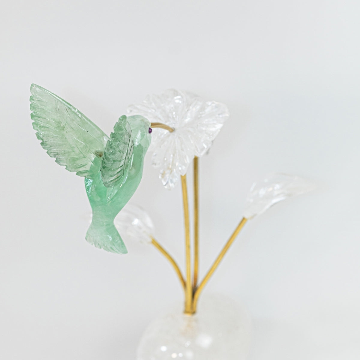 Escultura Beija-flor em Fluorita Verde Flor Lisiantos em Quartzo Cristal Base Cristal de Quartzo
