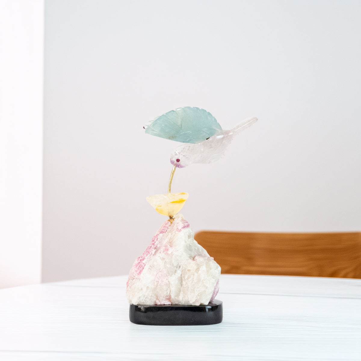 Escultura Beija-flor em Fluorita e Ametista Flor Lisiantos em Quartzo Golden Healer Base Turmalina Rosa