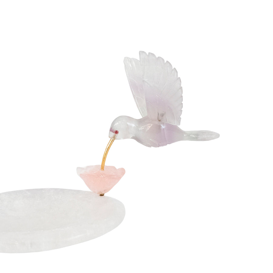 Escultura Beija-flor em Quartzo Rosa Opalado Flor Lisiantos em Quartzo Rosa Base Cristal de Quartzo