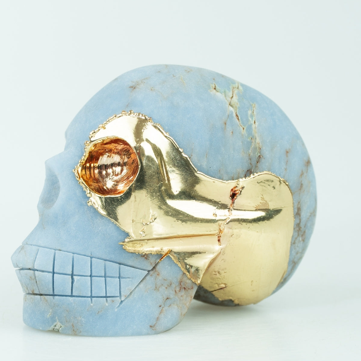 Escultura Crânio em Pedra Angelita com Detalhe em Banho de ouro