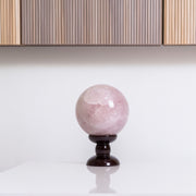 Esfera Quartzo Rosa Extra Polido na Base Madeira 1,330 kg