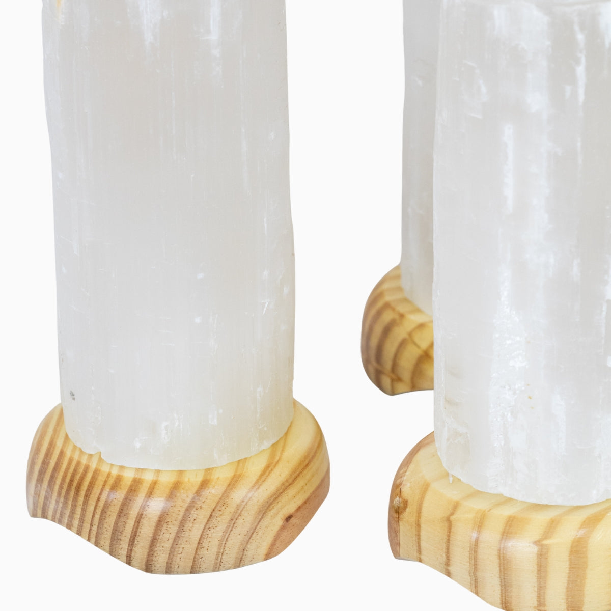 Luminária Selenita Branca Base Madeira Clara Grande