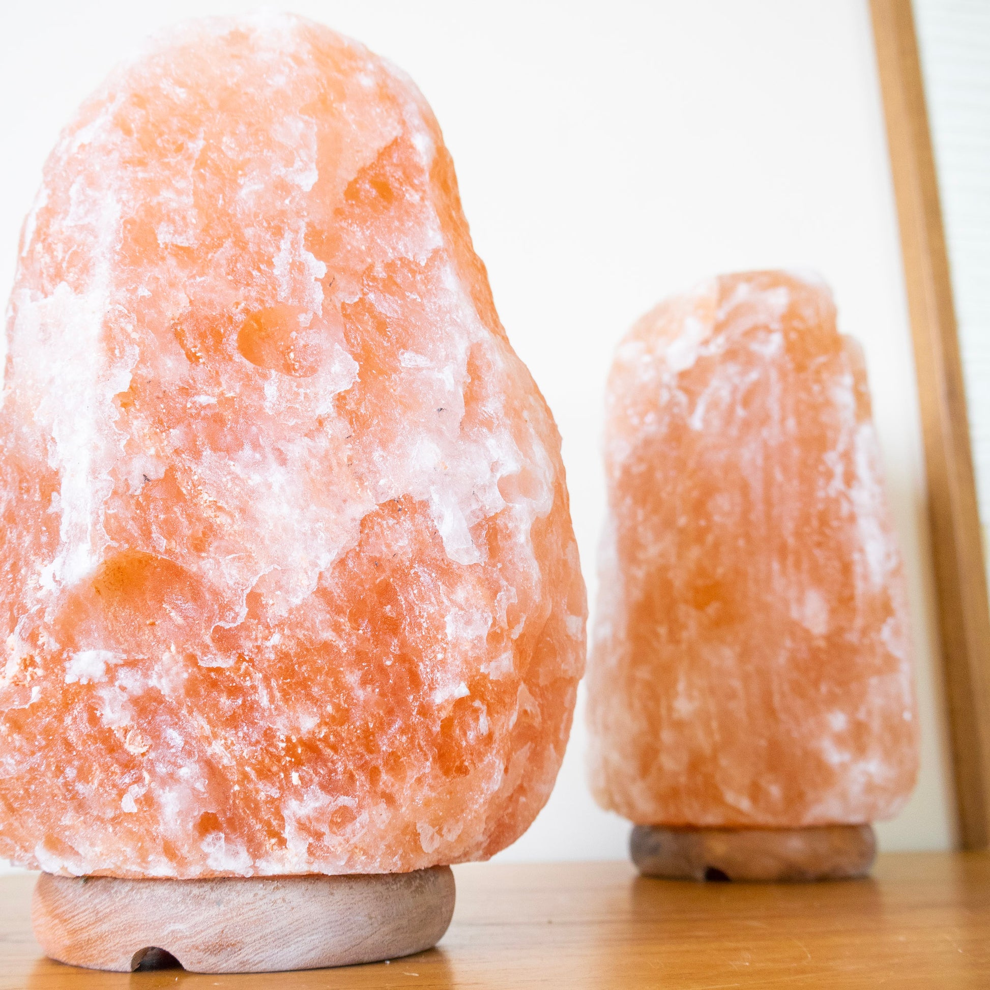 Luminária de Sal Rosa do Himalaia Grande base Madeira