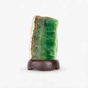 Luminária de Fluorita Verde na Base de Madeira Escura