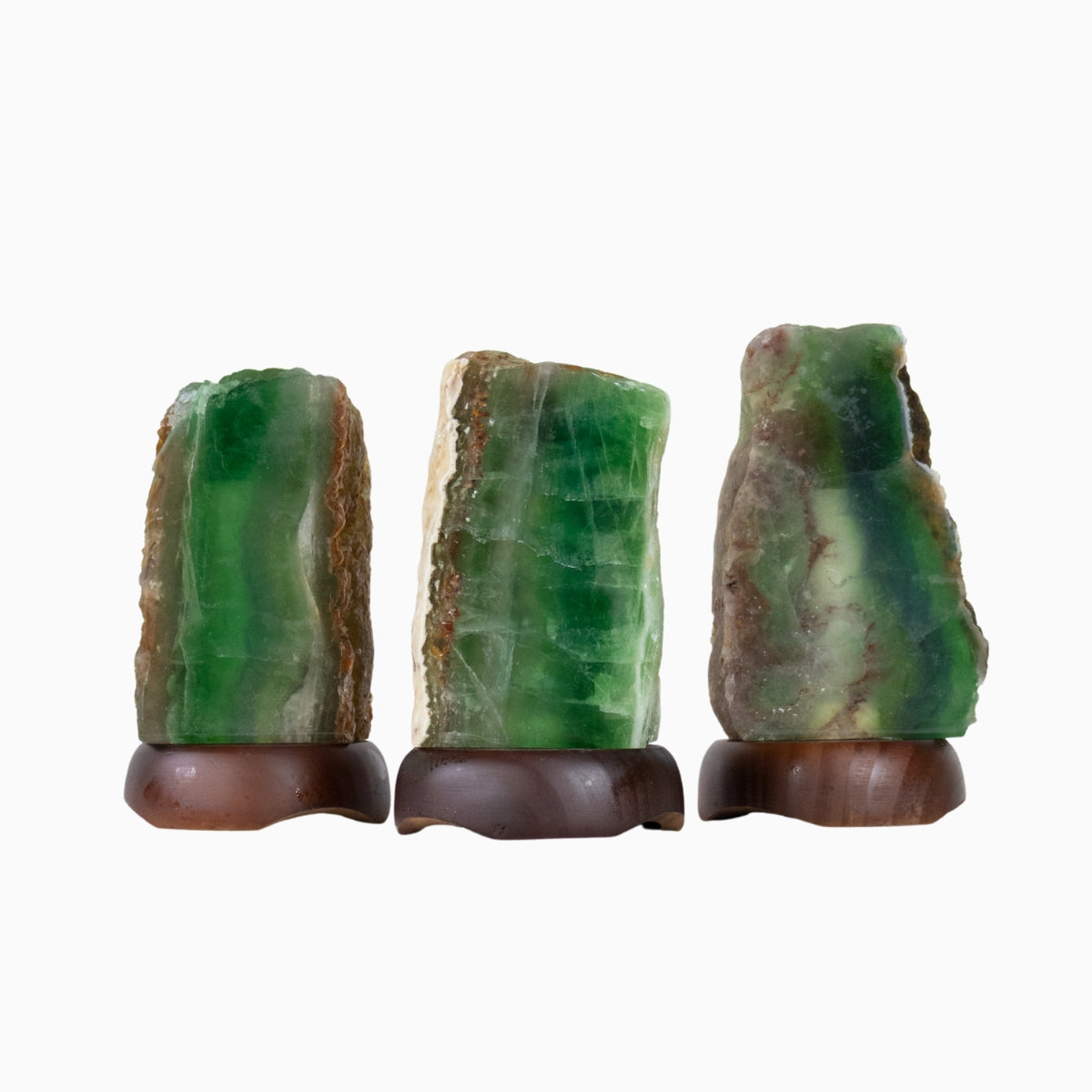 Luminária de Fluorita Verde na Base de Madeira Escura