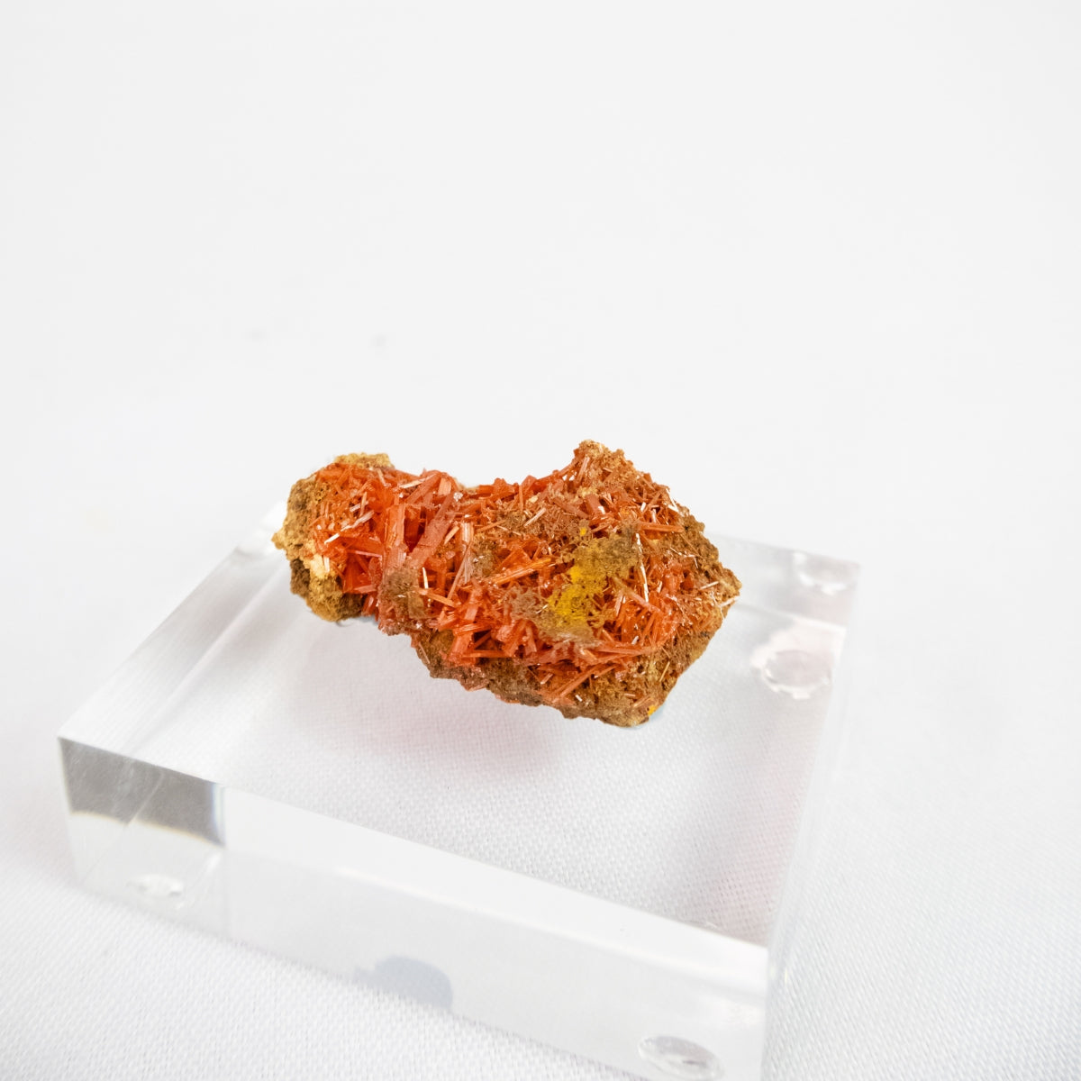 Mineral Crocoíta Natural - Coleção - Raro na Base Acrílica 108 gramas