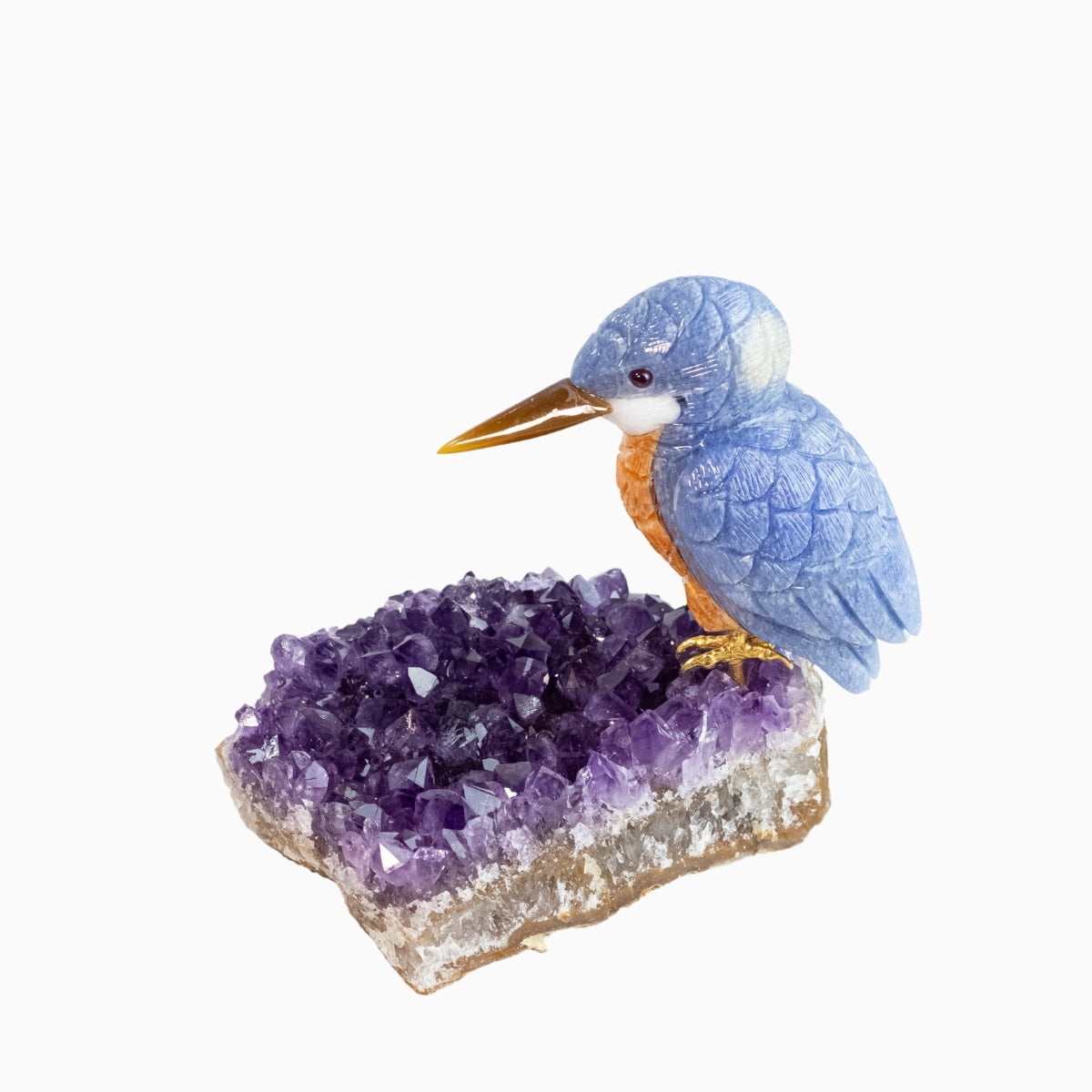 Pássaro Martim-Pescador Esculpido em Quartzo Azul e Calcita Orquídea Laranja na Drusa de Ametista
