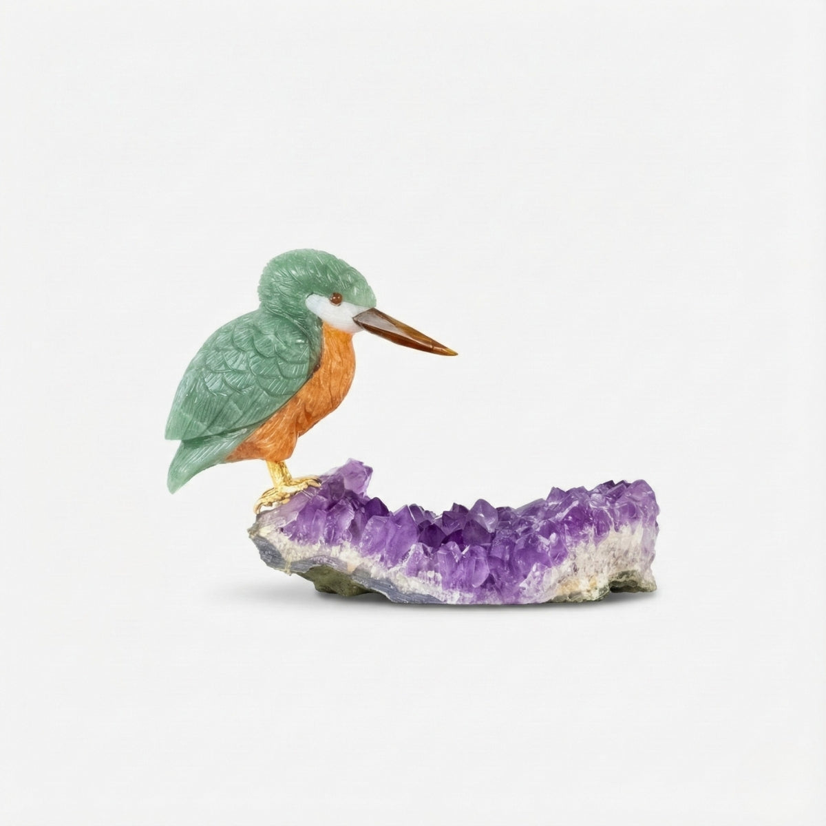 Pássaro Martim-Pescador Esculpido em Quartzo Verde e Calcita Orquídea Laranja na Drusa de Ametista 1,217 kg