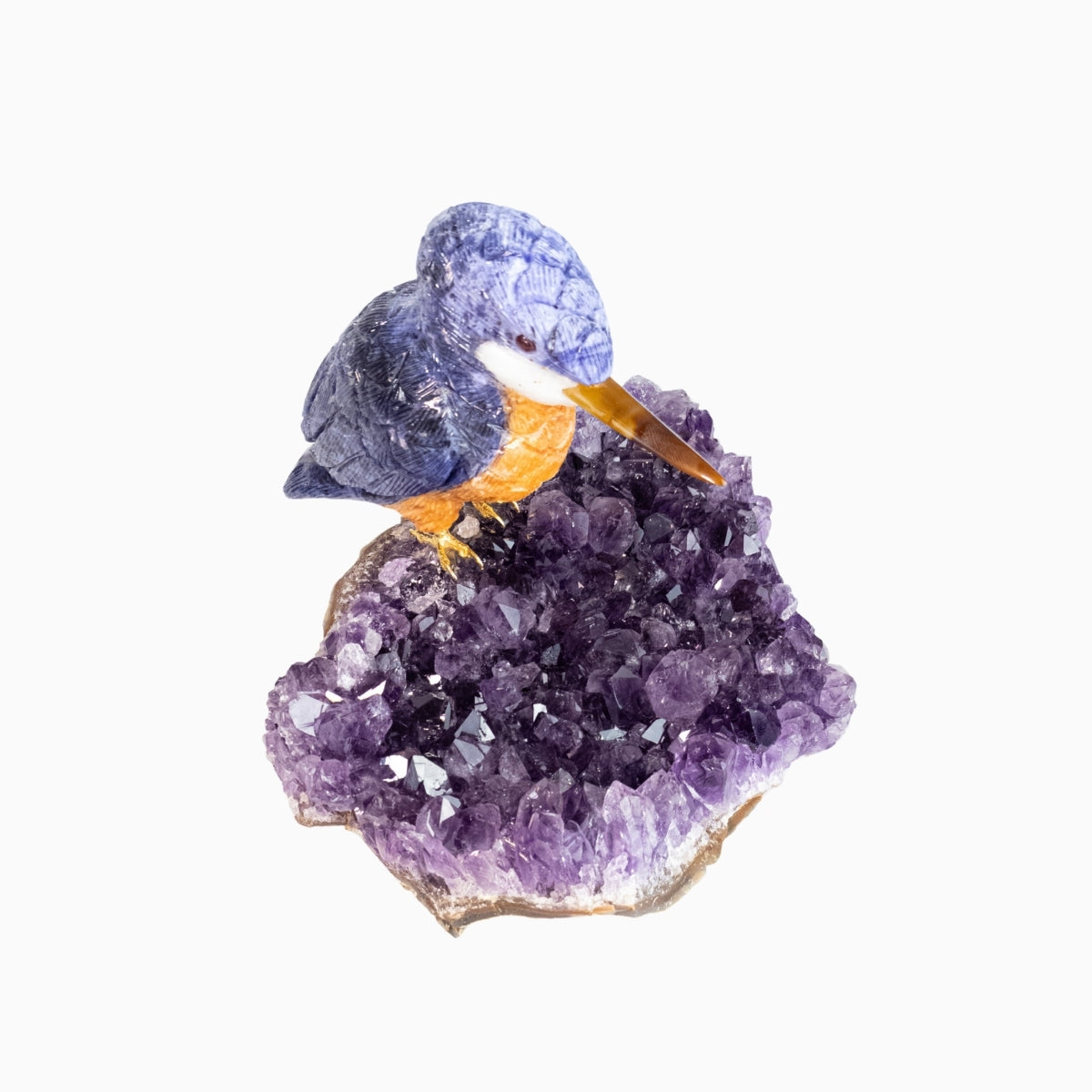 Pássaro Martim-Pescador Esculpido em Sodalita e Calcita Orquídea Laranja na Drusa de Ametista
