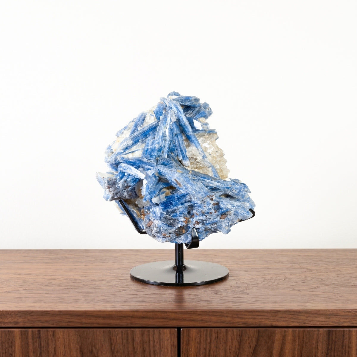 Pedra Cianita Azul Extra Na Base Metal Preto 3,094 kg