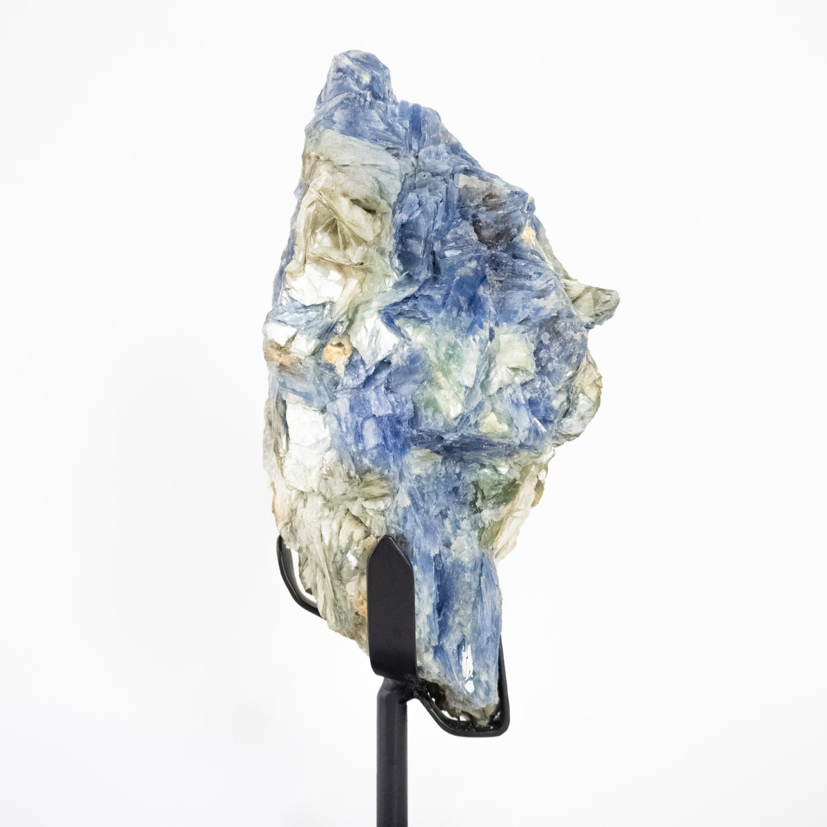 Pedra Cianita Azul com Inclusão de Mica na Base Metal Preto Fosco 3,694 kg