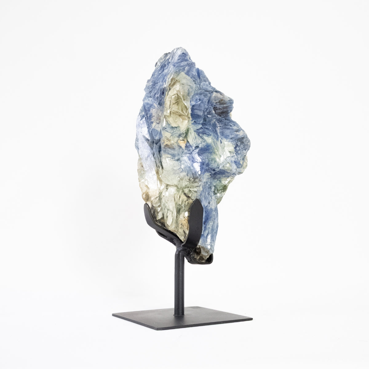 Pedra Cianita Azul com Inclusão de Mica na Base Metal Preto Fosco 3,694 kg