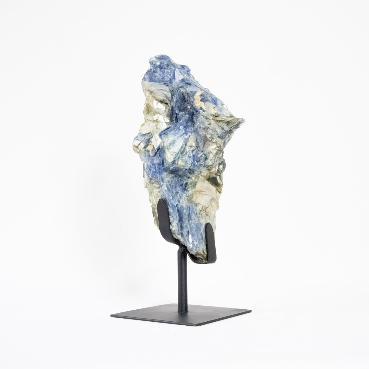 Pedra Cianita Azul com Inclusão de Mica na Base Metal Preto Fosco 3,694 kg