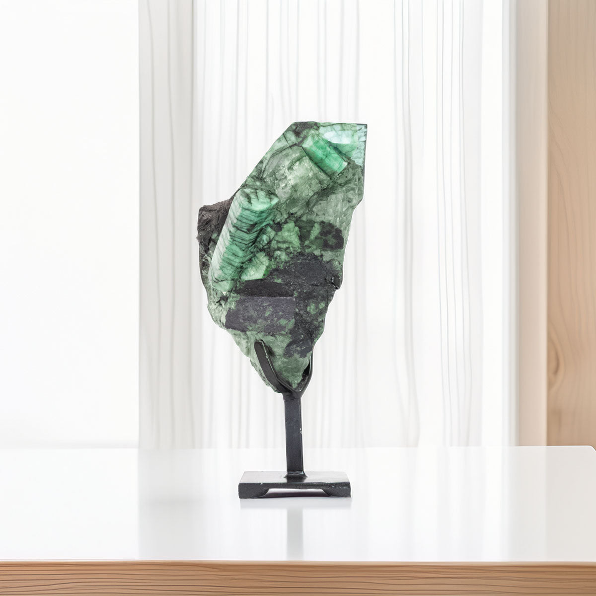 Pedra Esmeralda Extra Semi Polida na Base Metal Preto 4,230 kg