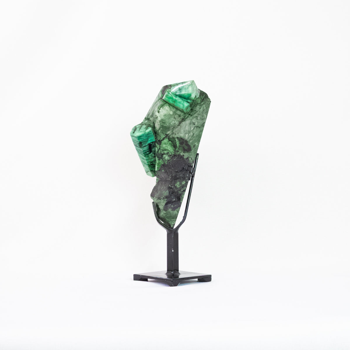 Pedra Esmeralda Extra Semi Polida na Base Metal Preto 4,230 kg