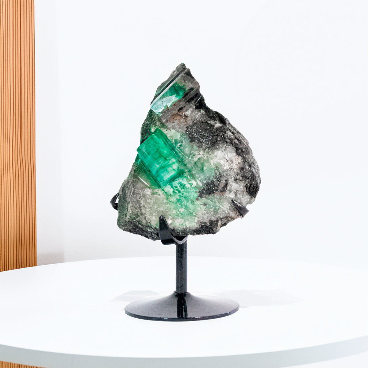 Pedra Esmeralda Extra na Base Metal Preto 1,810 kg - Coleção