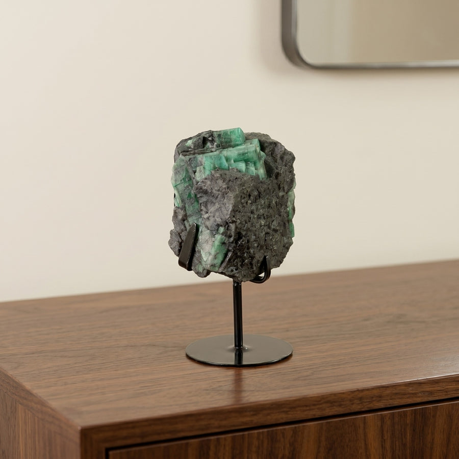 Pedra Esmeralda na Base Metal Preto 1,178 kg