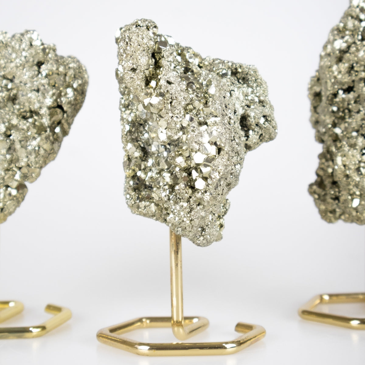 Pedra Pirita Bruta na Base Metal Banho Ouro 513 gramas