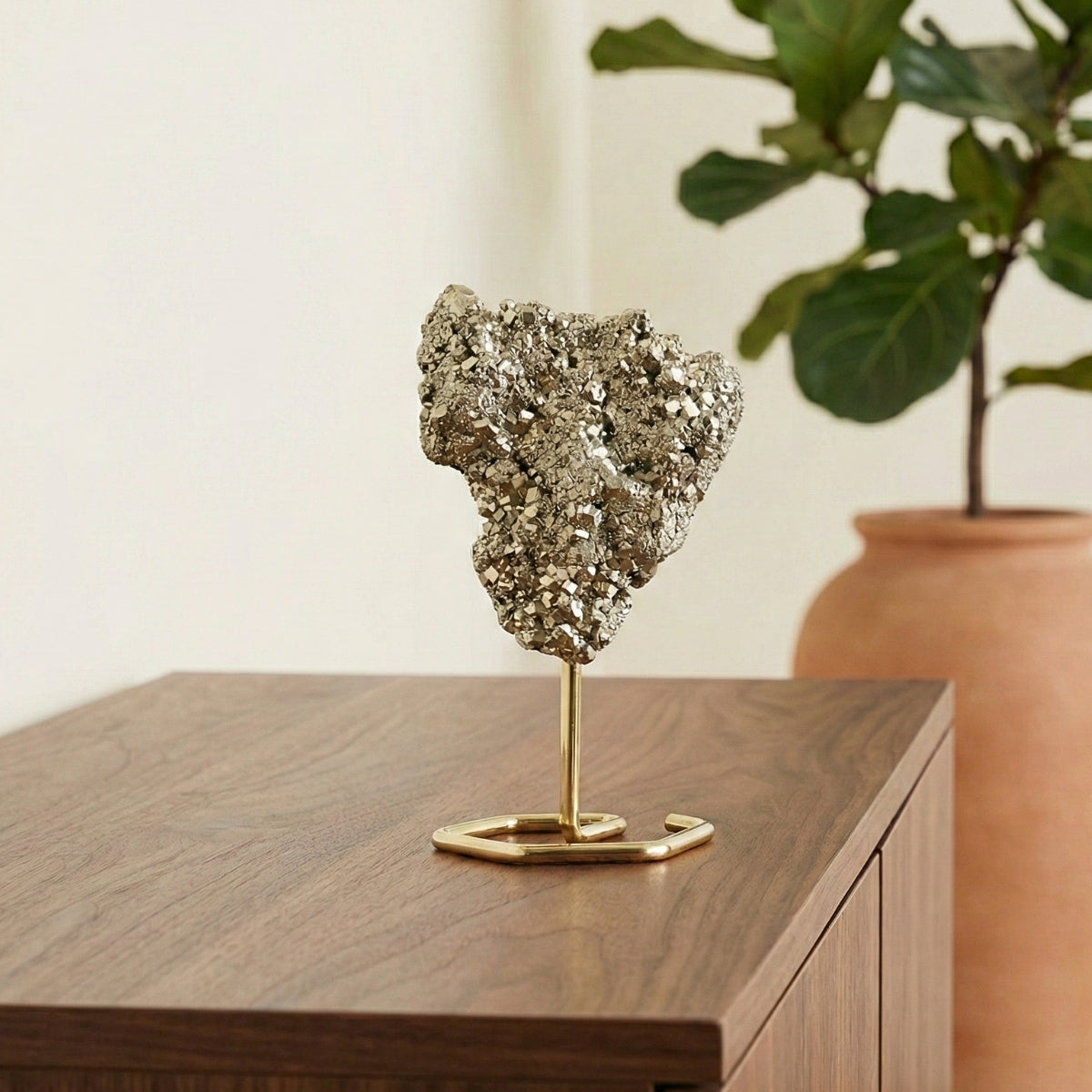 Pedra Pirita Bruta na Base Metal Banho Ouro 529 gramas