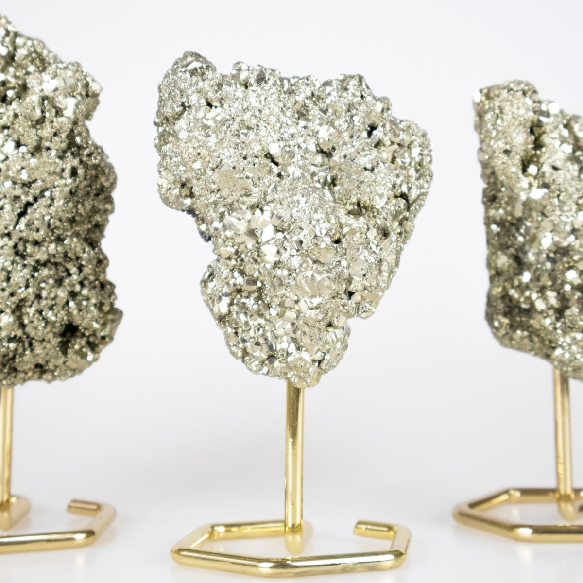 Pedra Pirita Bruta na Base Metal Banho Ouro 529 gramas