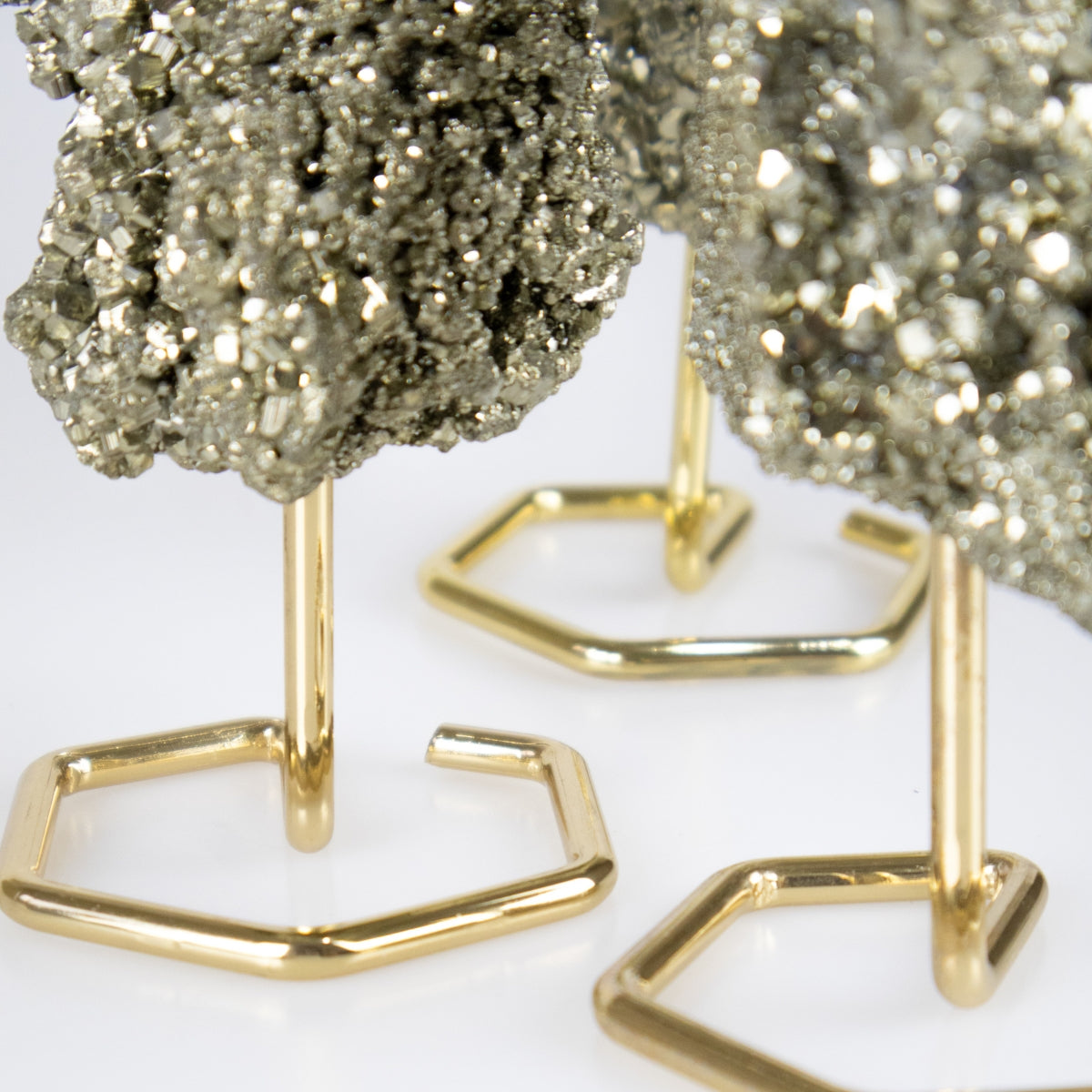 Pedra Pirita Bruta na Base Metal Banho Ouro 529 gramas