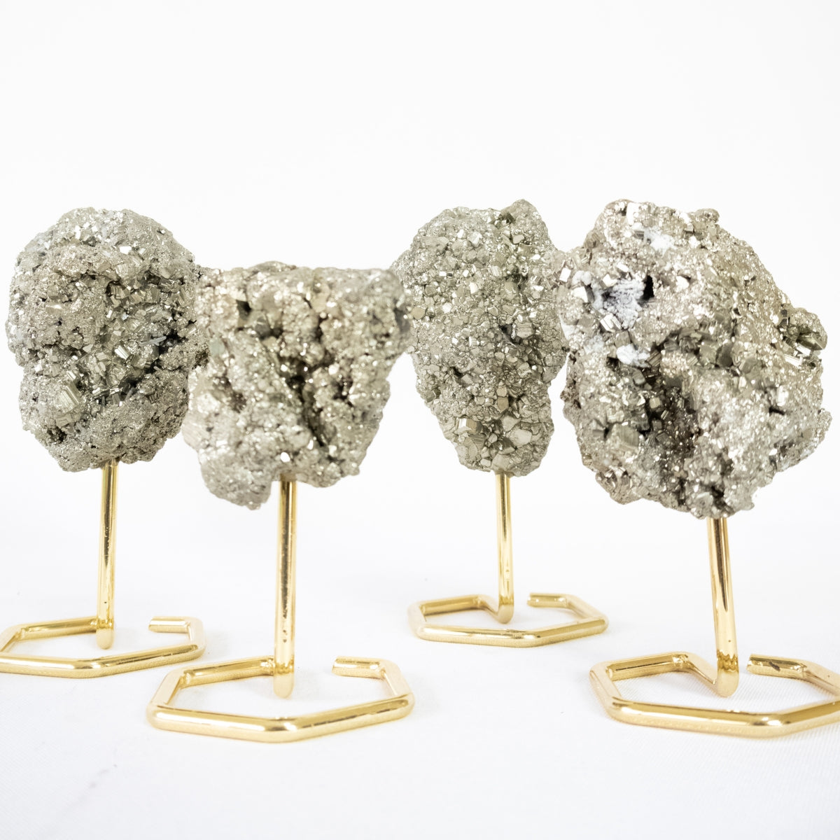 Pedra Pirita Bruta na Base Metal Banho Ouro 560 gramas