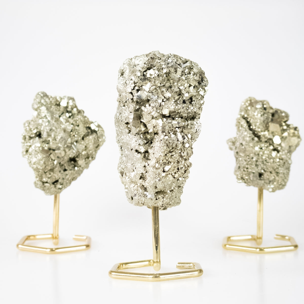 Pedra Pirita Bruta na Base Metal Banho Ouro 641 gramas