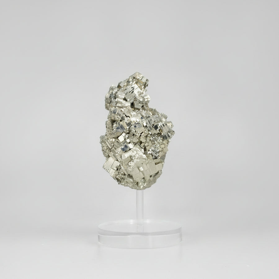 Pedra Pirita Cúbica de Navajun Espanha Base Acrílica 3,430 Kg (coleção)