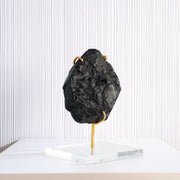 Pedra Turmalina Negra Bruta Garra Banho Ouro na Base Acrílica