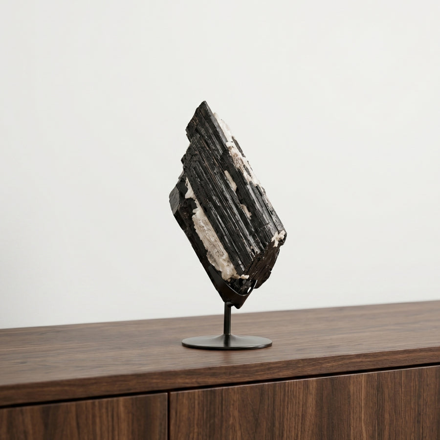 Pedra Turmalina Negra Bruta na Base Metal Preto 1,952 kg