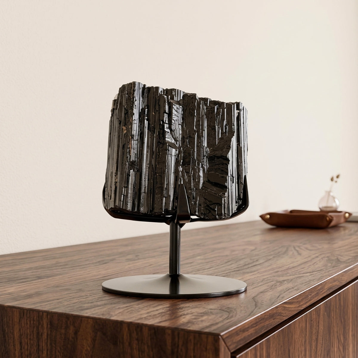 Pedra Turmalina Negra Bruta na Base Metal Preto 3,720 kg