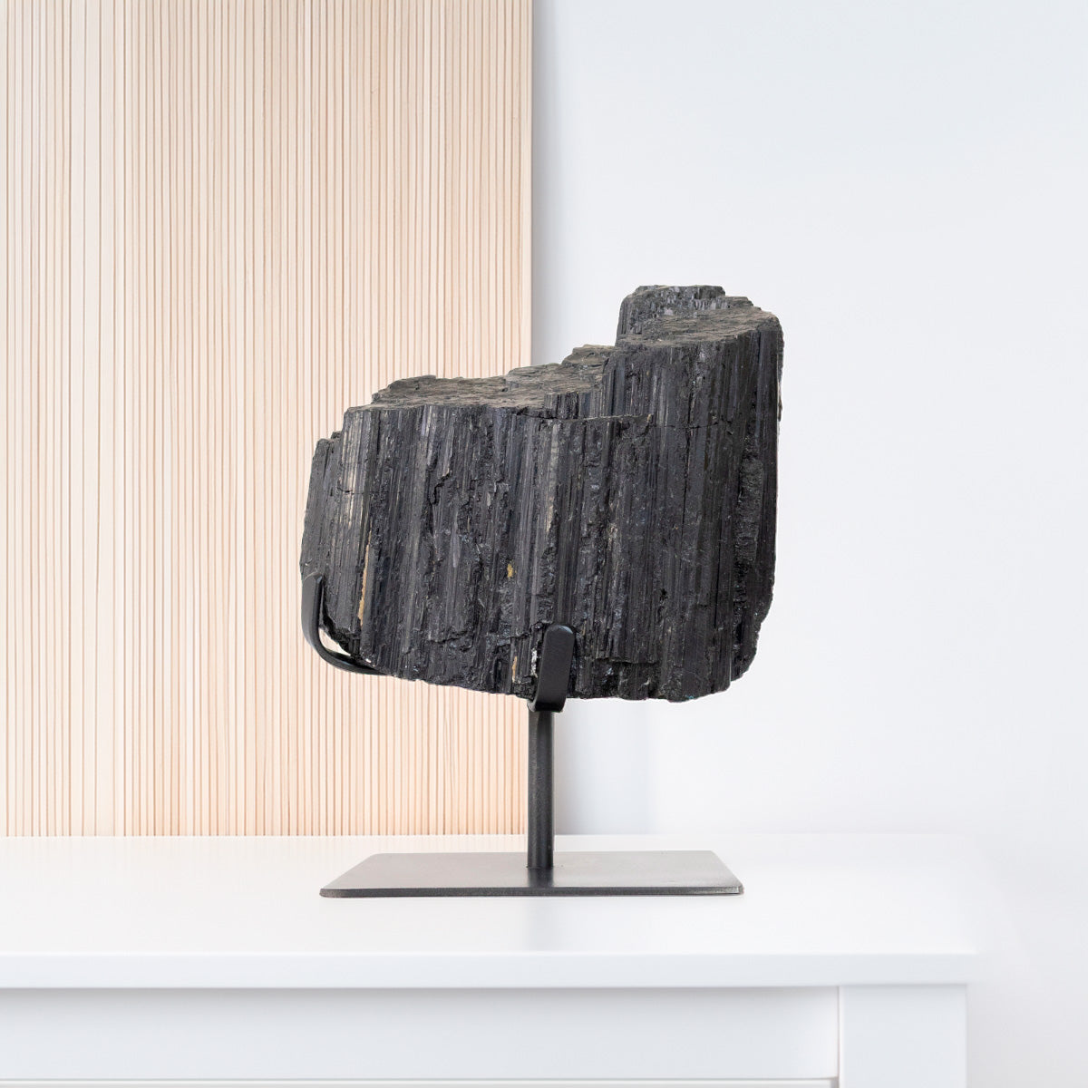 Pedra Turmalina Negra Bruta na Base Metal Preto Fosco 2,660 kg