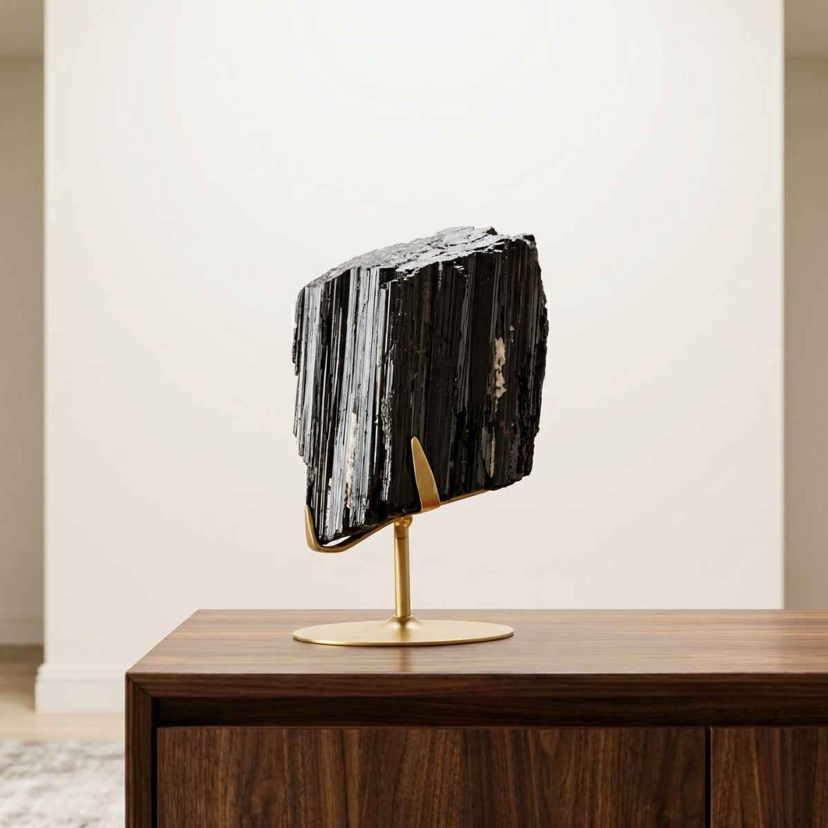 Pedra Turmalina Negra Grande Bruta na Base Metal Cor Dourado 8,100 kg