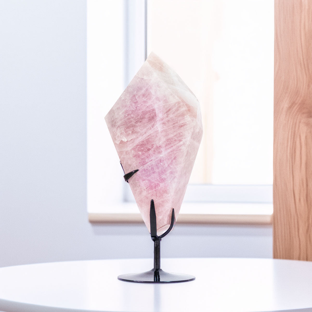 Quartzo Rosa Extra Polido na Base Metal Preto 3,950 kg (raro - coleção)