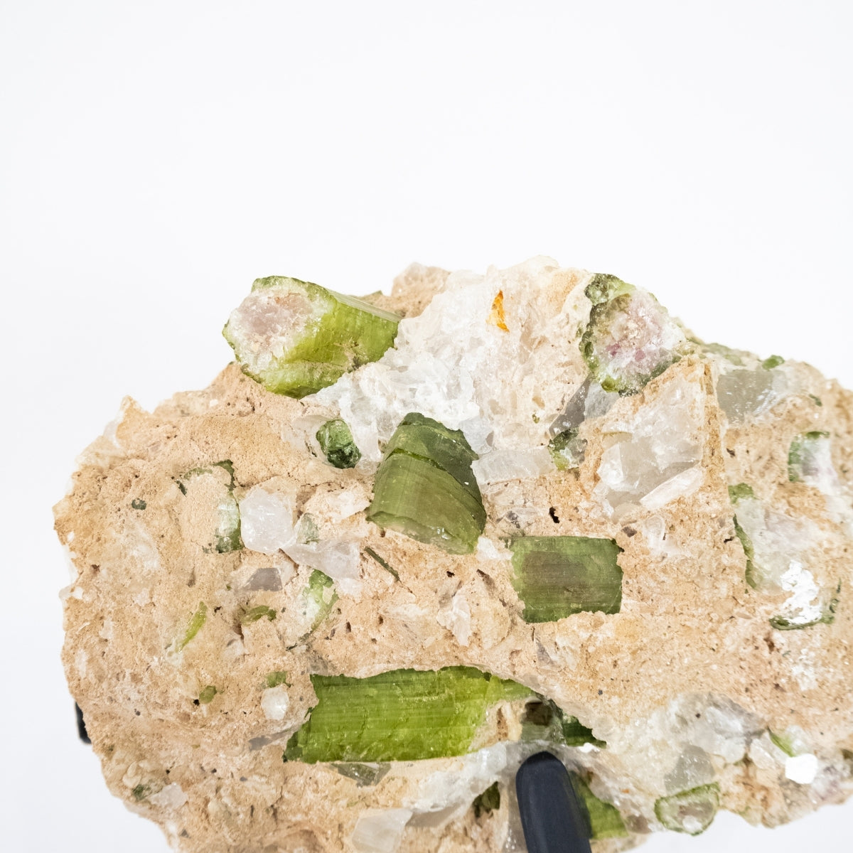 Turmalina Elbaíta ( Verde ) na Matriz com Inclusões de Mica Quartzo e Topázio Incolor na Base Metal 3,445 kg ( Coleção )