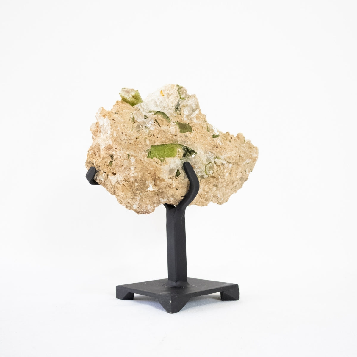 Turmalina Elbaíta ( Verde ) na Matriz com Inclusões de Mica Quartzo e Topázio Incolor na Base Metal 3,445 kg ( Coleção )