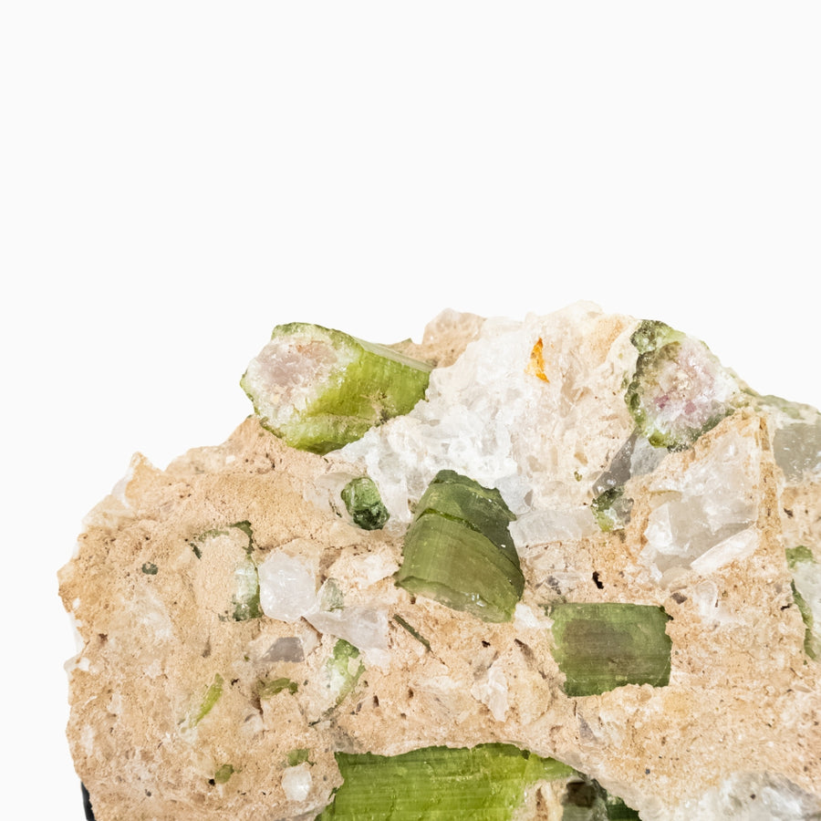Turmalina Elbaíta ( Verde ) na Matriz com Inclusões de Mica Quartzo e Topázio Incolor na Base Metal 3,445 kg ( Coleção )