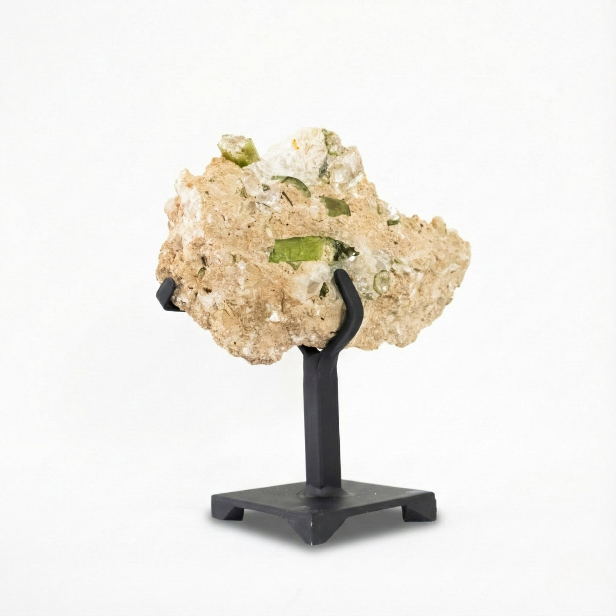 Turmalina Elbaíta ( Verde ) na Matriz com Inclusões de Mica Quartzo e Topázio Incolor na Base Metal 3,445 kg ( Coleção )