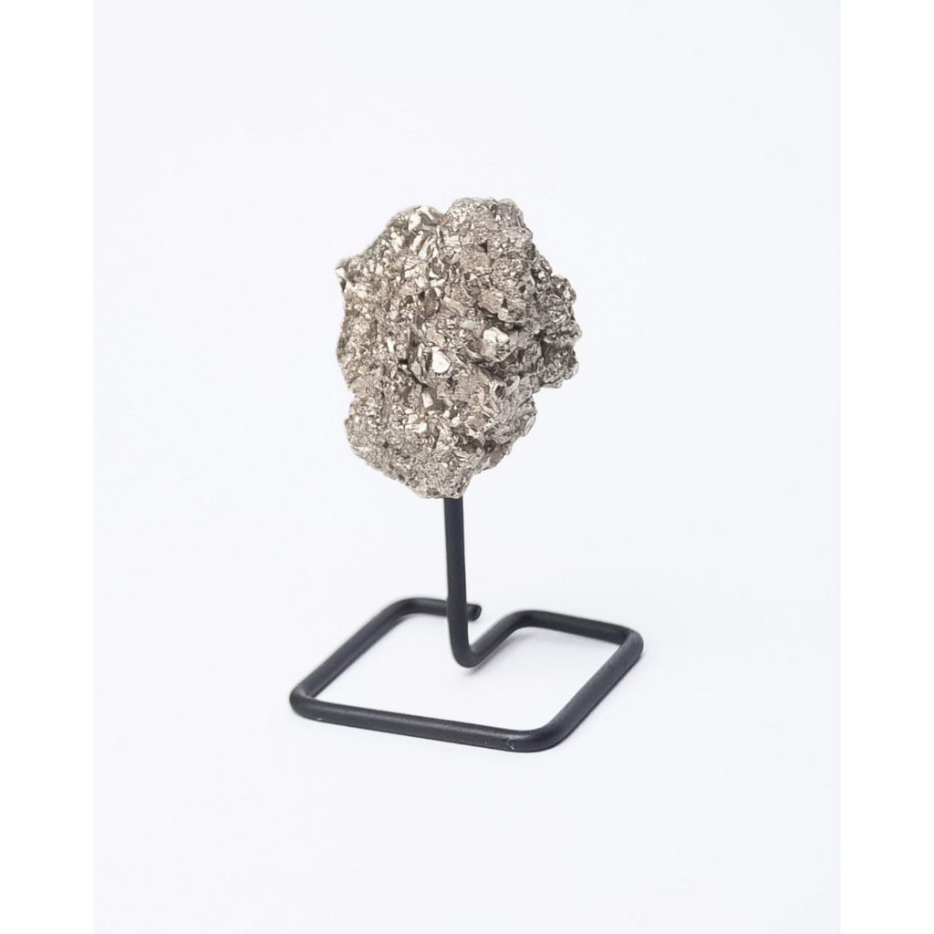 Pedra Pirita na Base de Metal Preto Fosco