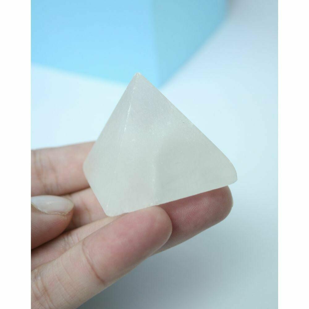Pirâmide Pedra Selenita Branca 60 a 70 gramas