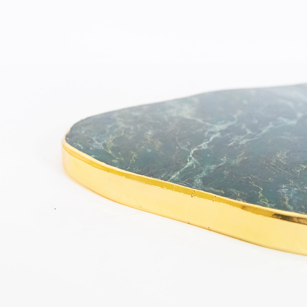 Chapa de Pedra Jade Polida Natural com Borda Banho Ouro 24k 1,716 kg