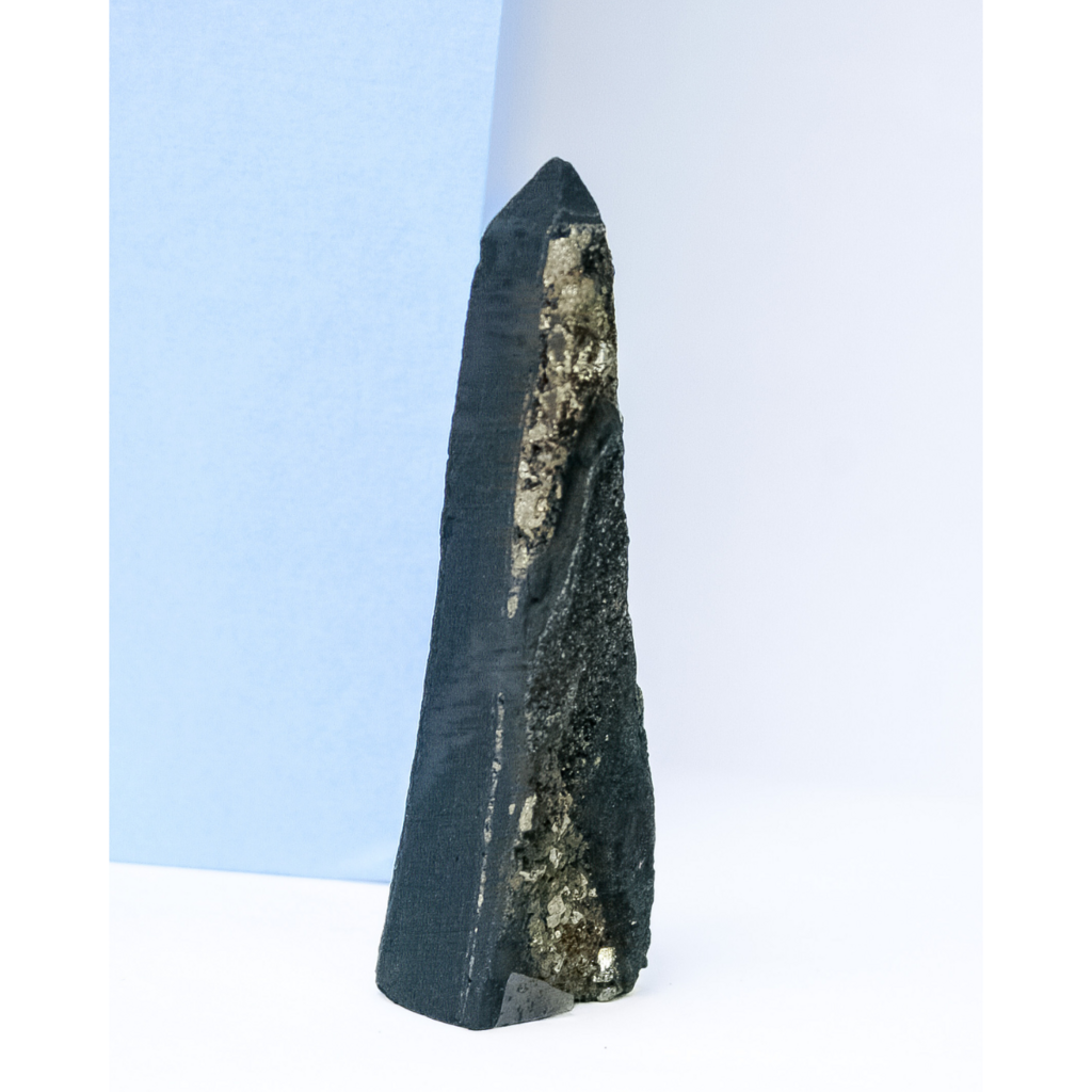 Obelisco Pedra Shungita - Shungite com Inclusão de Pirita 70 a 80 gramas