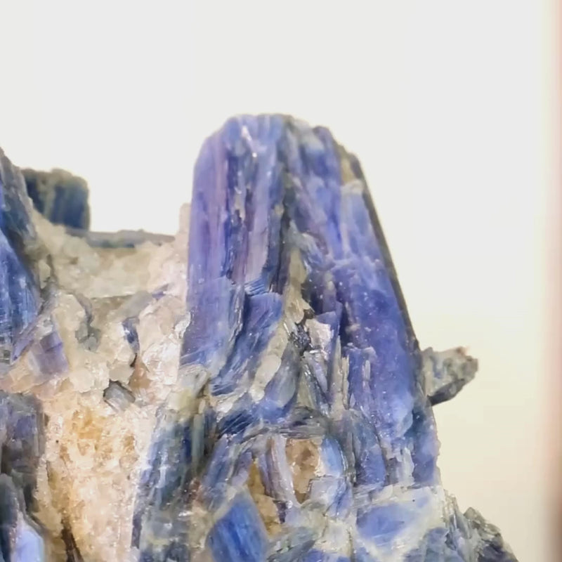 Pedra Cianita Azul Extra Na Base Metal Preto 6,700 kg