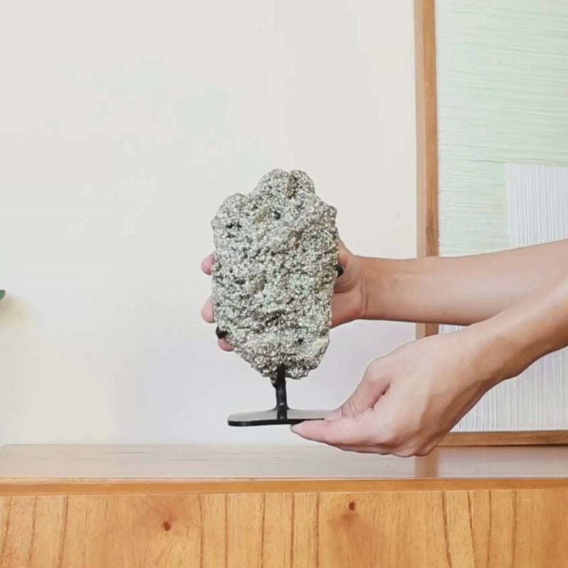 Pedra Pirita Cristalizada na Base Metal 2,031 kg