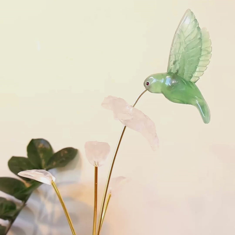 Escultura Beija-flor em Fluorita Verde Flor Lisiantos em Quartzo Cristal Base Cristal de Quartzo