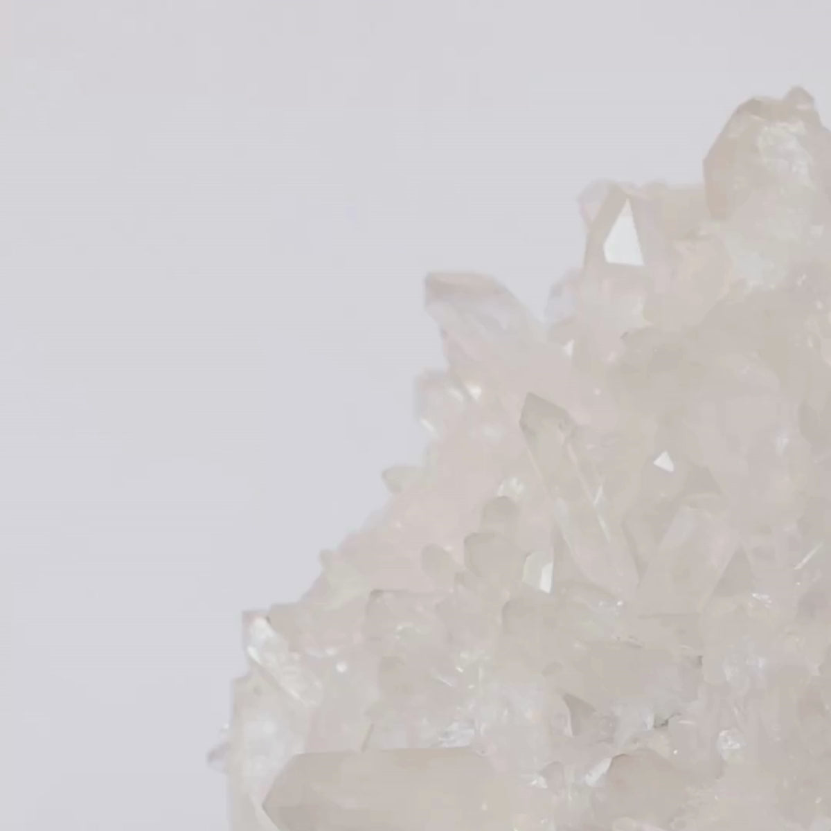 Carregar vídeo: Drusa de Cristal de Quartzo Alta Pureza na Base Metal 11,00 kg