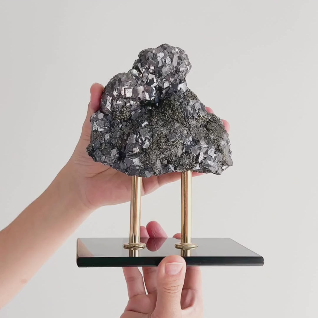Carregar vídeo: Pedra Galena Base de Vidro 2,320 Kg