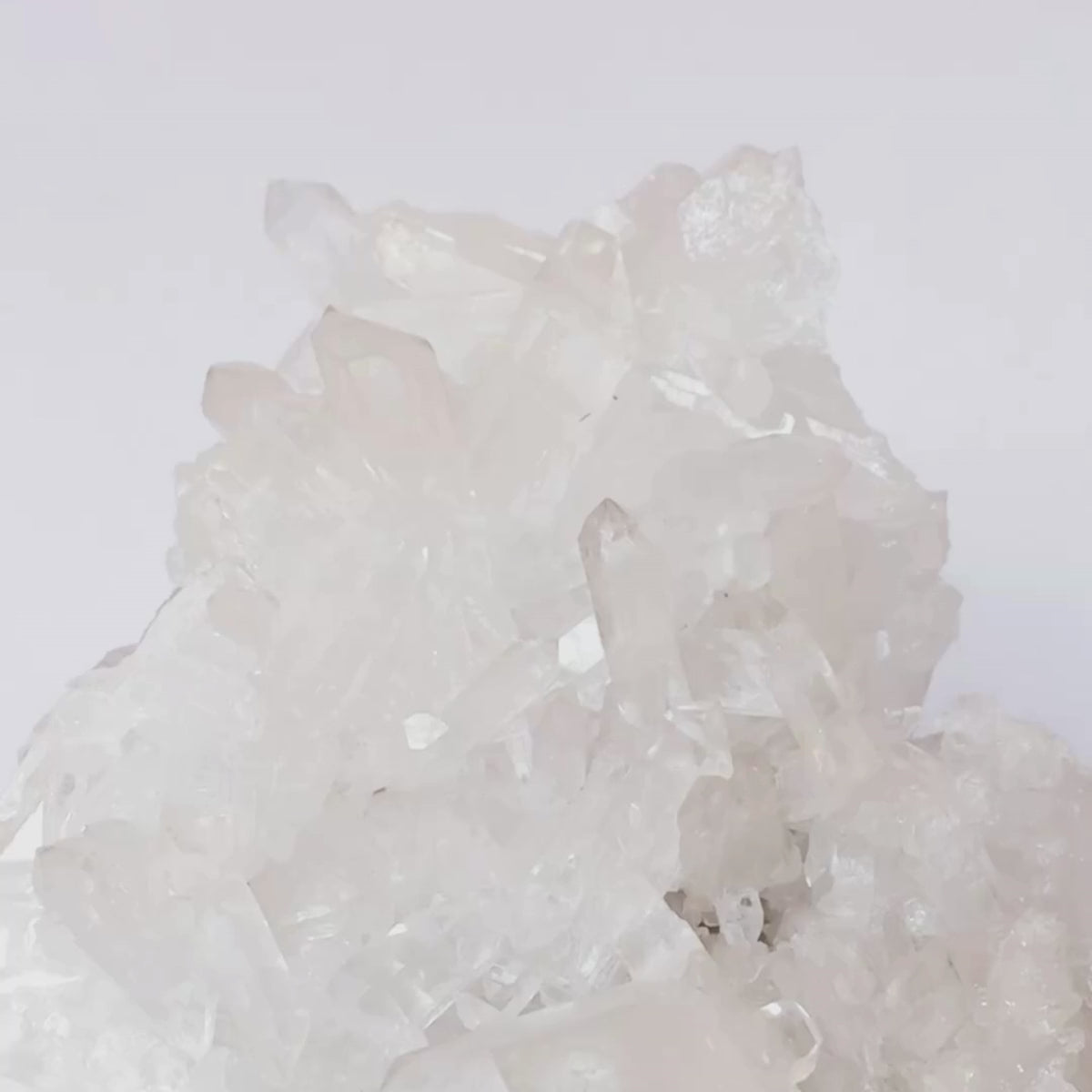 Carregar vídeo: Drusa de Cristal de Quartzo Alta Pureza na Base Metal 11,00 kg